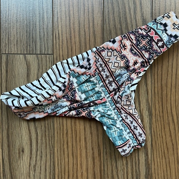 O’Neill reversible bikini bottoms size medium - Picture 3 of 8